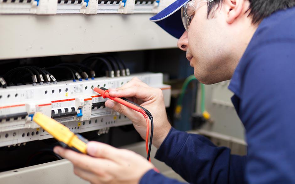 électricien dans le bâtiment Saint-Cloud